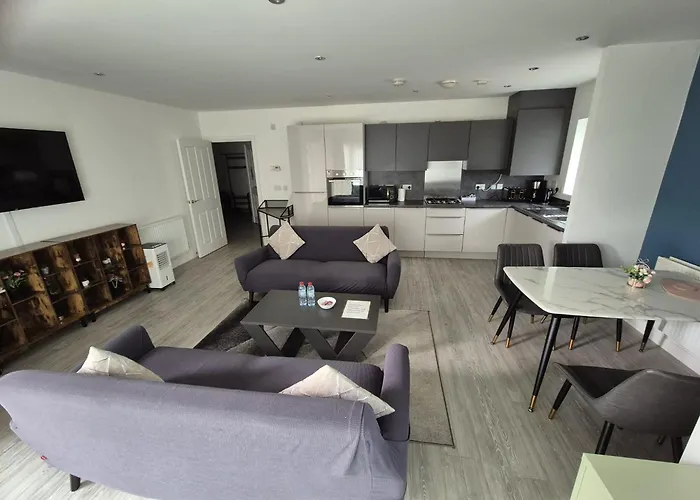 Luxury 2Bedroom - 2Bath - Prime Location - Patio