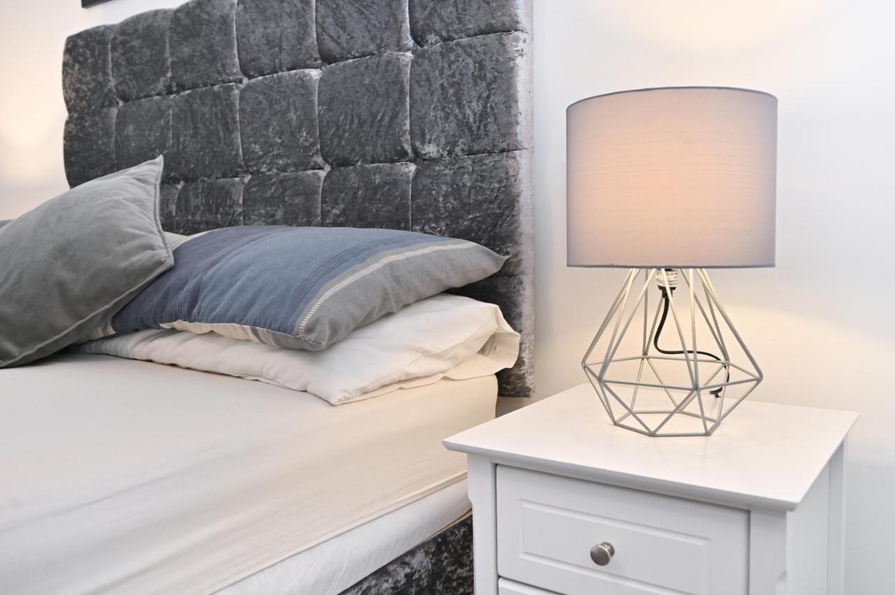Apartment Luxury 2bedroom - 2bath - Prime Location - Patio Harrow on the Hill