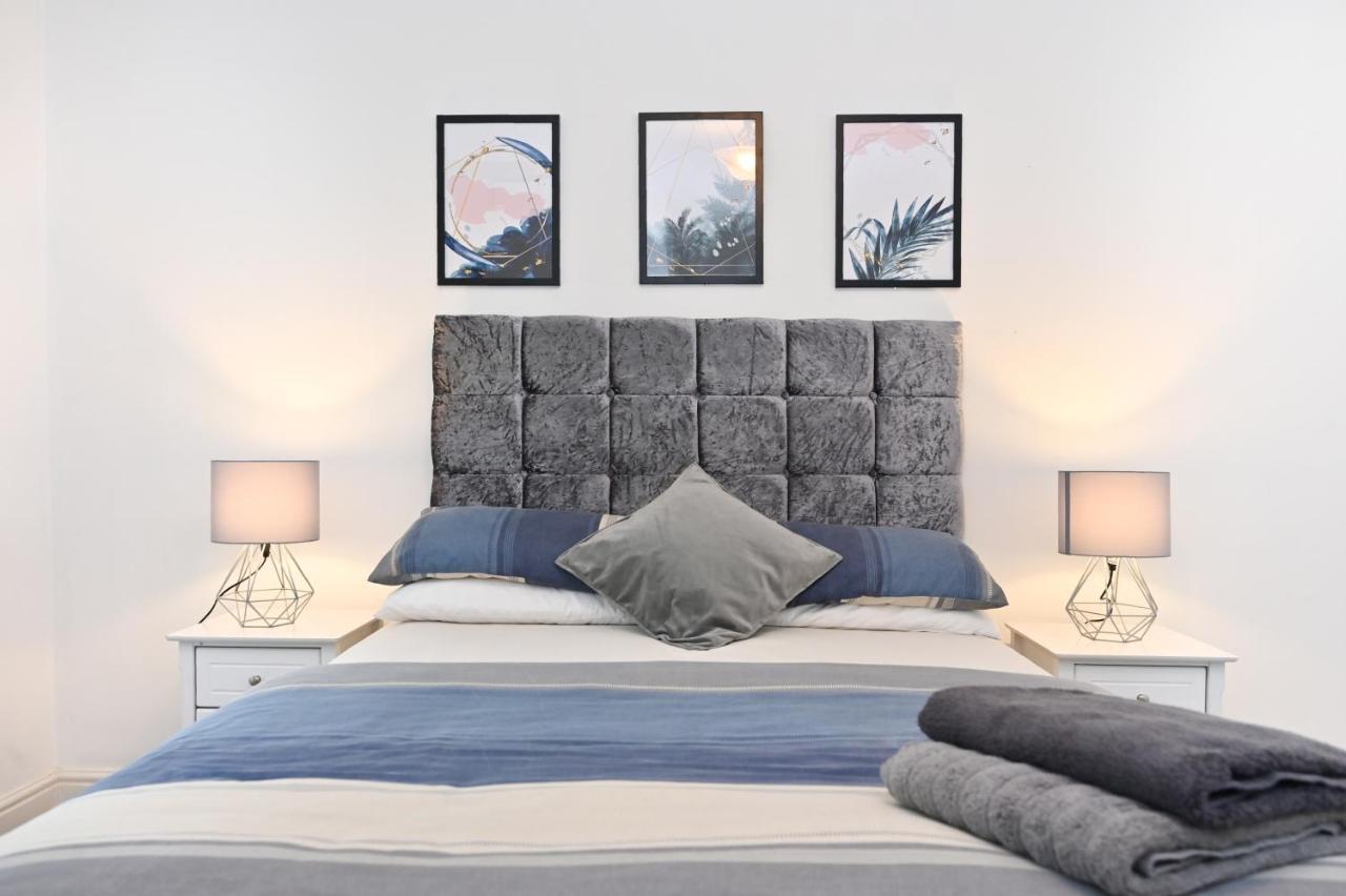 Luxury 2bedroom - 2bath - Prime Location - Patio Apartment