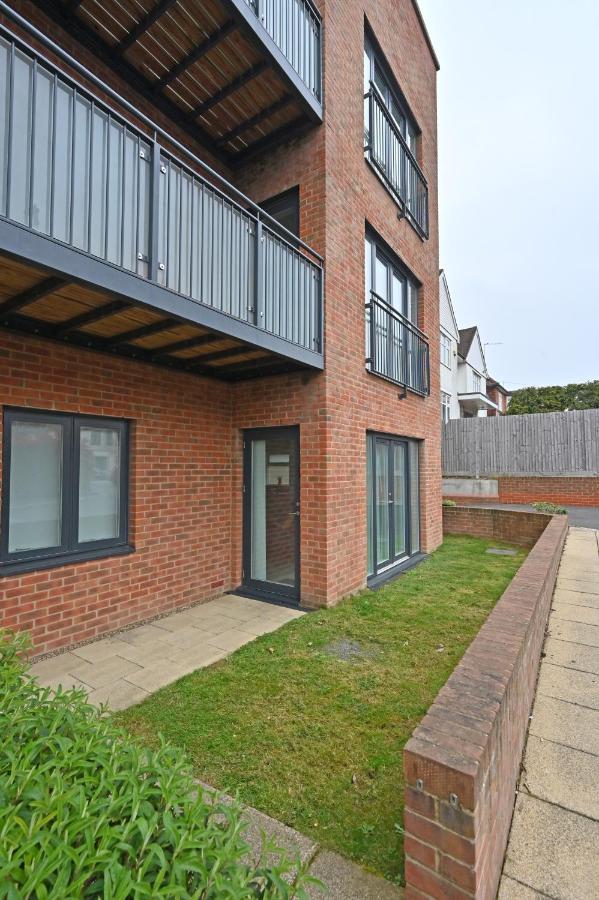 Luxury 2bedroom - 2bath - Prime Location - Patio Apartment Harrow on the Hill