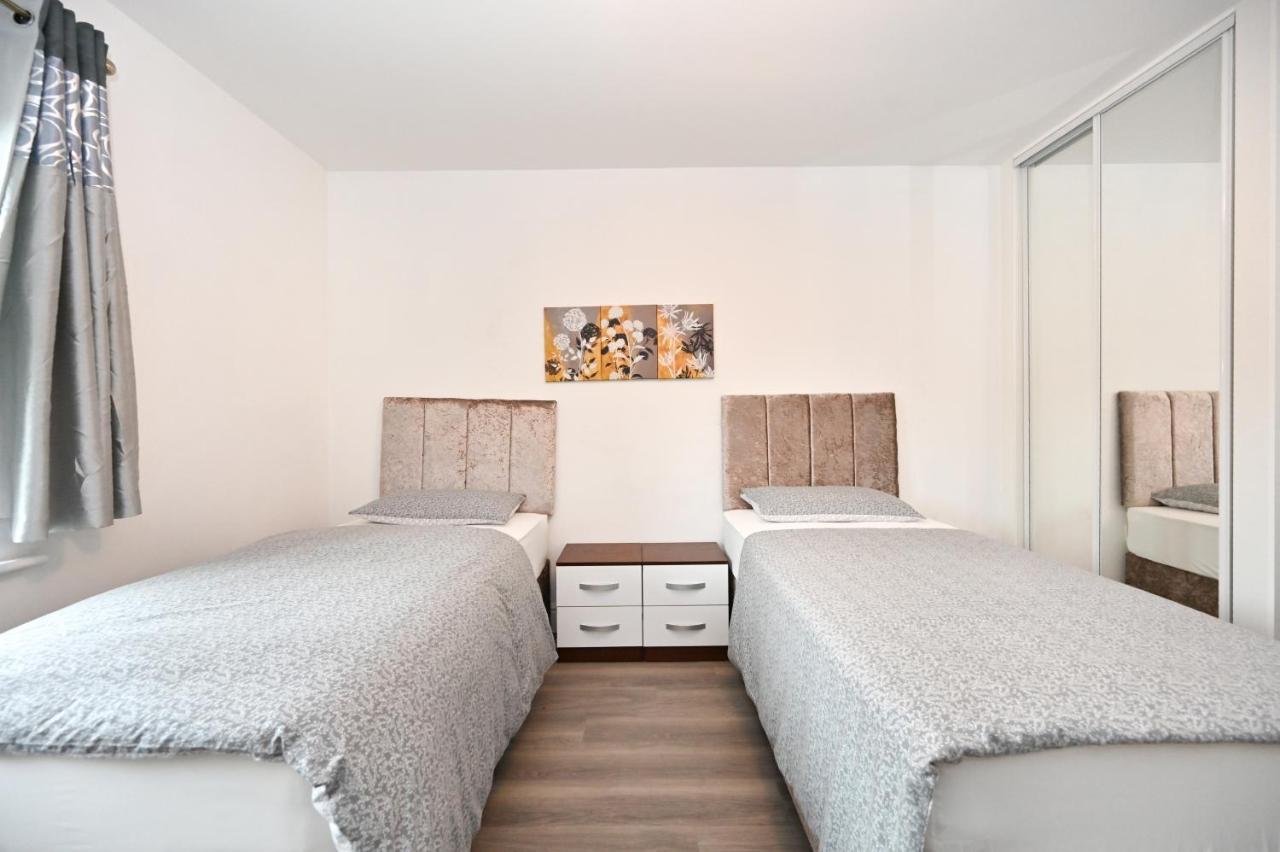 Luxury 2bedroom - 2bath - Prime Location - Patio Harrow on the Hill