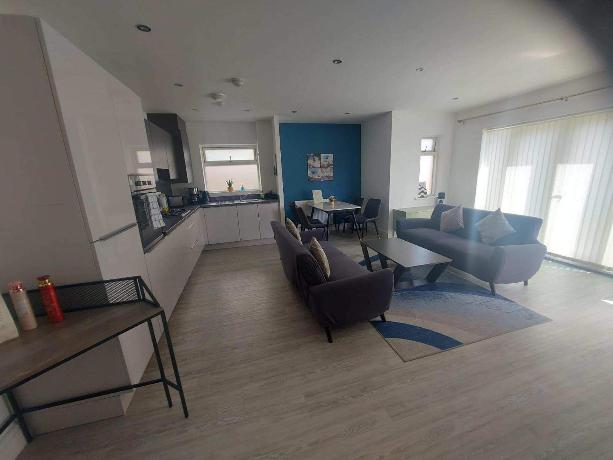 Luxury 2bedroom - 2bath - Prime Location - Patio Harrow on the Hill
