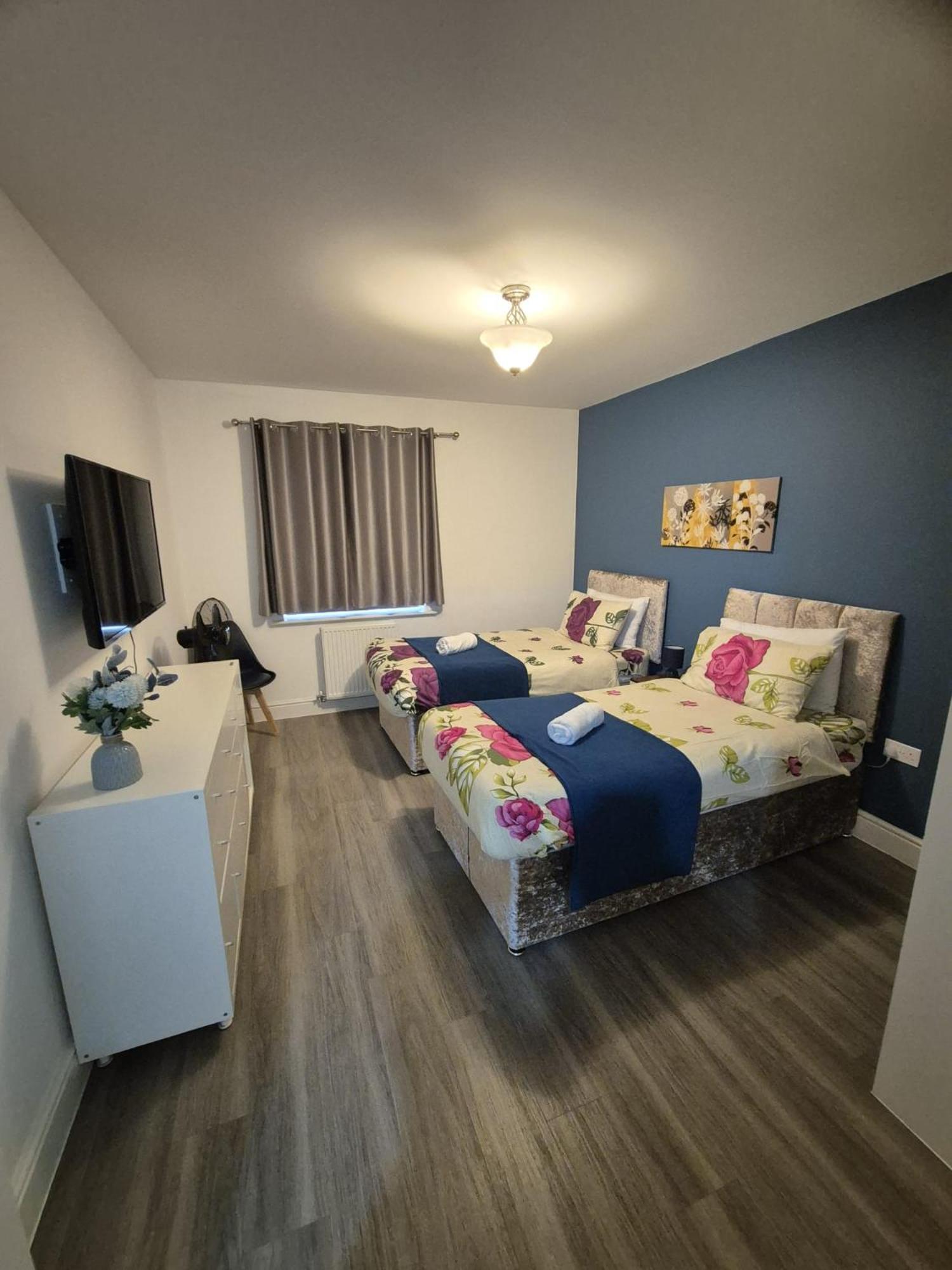 Luxury 2bedroom - 2bath - Prime Location - Patio