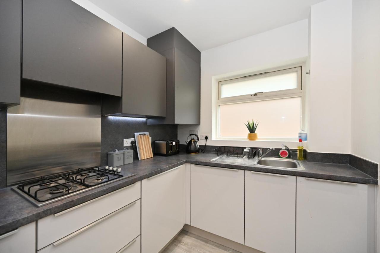 Luxury 2bedroom - 2bath - Prime Location - Patio * Harrow on the Hill
